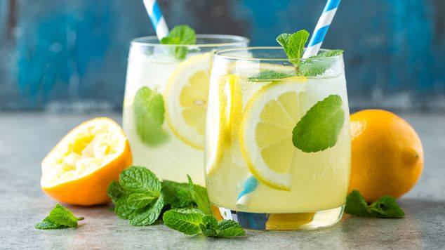 عصير الليمون المنعش بأوراق النعناع