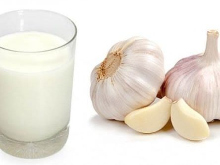 مشروب العيران أو الشنينة
بالثوم المهروس